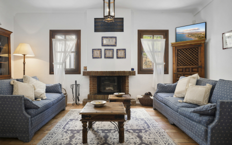 Sitting area with fireplace